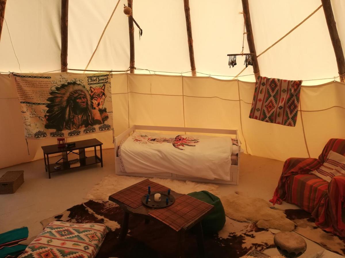 Le Tipi Du Phare Ouest Hotell Lannion Exteriör bild